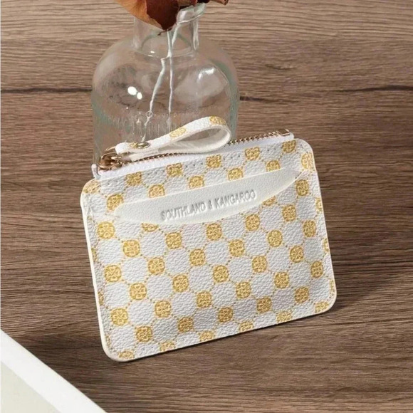 Handbags - ⚠️Clearance White Small & Slim Cardholder / Wallet